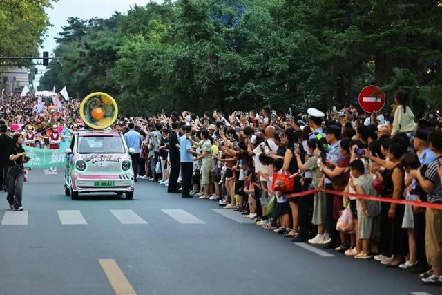 整新活儿！新民大街火的不得了！董宇辉也来了