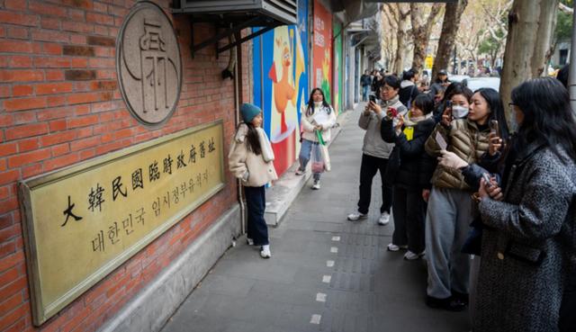 吃完了酒席	，李在明启程离京，临走前终于对华改口，一个时代告终