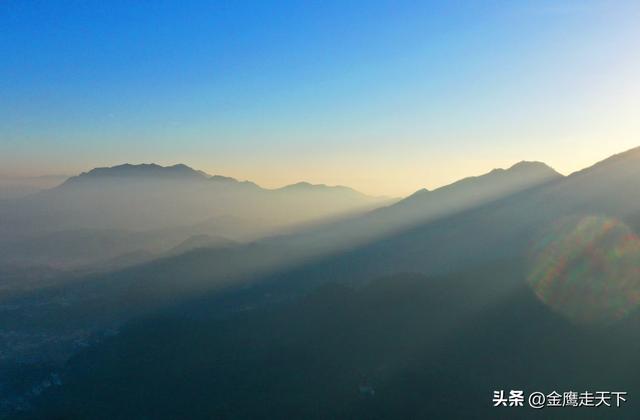 皖鄂之巅迎远客 山水红韵架桥梁——东北旅行商媒体走进天堂寨考察