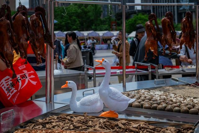 没景点没资源！三小城凭啥从“网红” 变 “长红”？