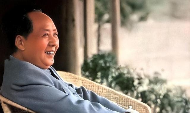 陈赓向主席介绍一人：这我兄弟，毛主席：你可知道他是我什么人？