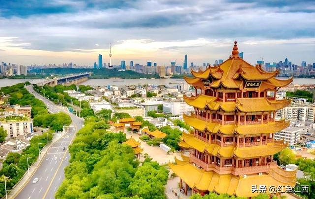 与黄鹤楼的N次“面基”：从课本插图到镜头里的千年活历史