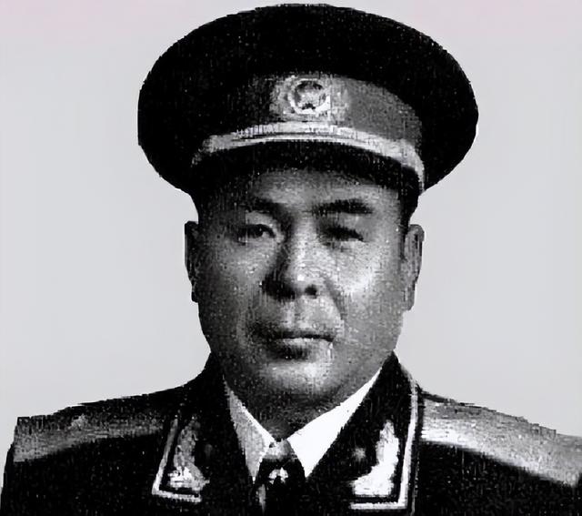1935年，一名国军小兵被红军俘虏，17年后，他的名字传遍全世界