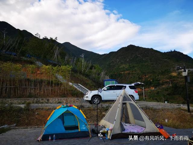 年轻人、国庆睡帐篷、戳破旅游消费泡沫