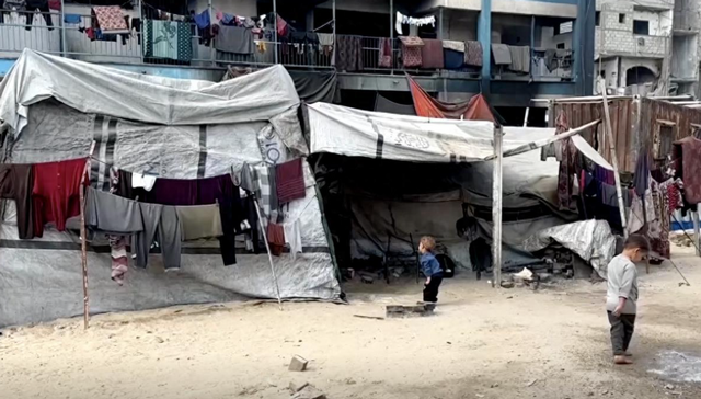 加沙人烧垃圾做饭，停火期救援仍受阻，过冬物资被卡关口