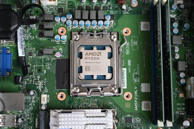 成本与效率的平衡：锐龙7 8700G与i7-14700谁更胜一筹？