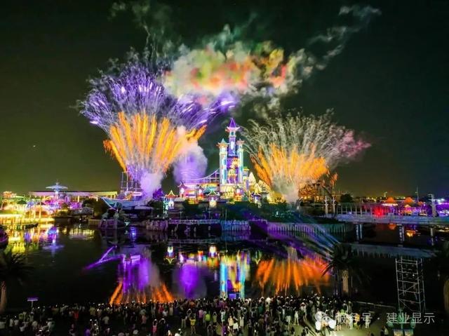 建业显示助力湖北襄阳华侨城奇梦光影秀，邀您共度美好假期