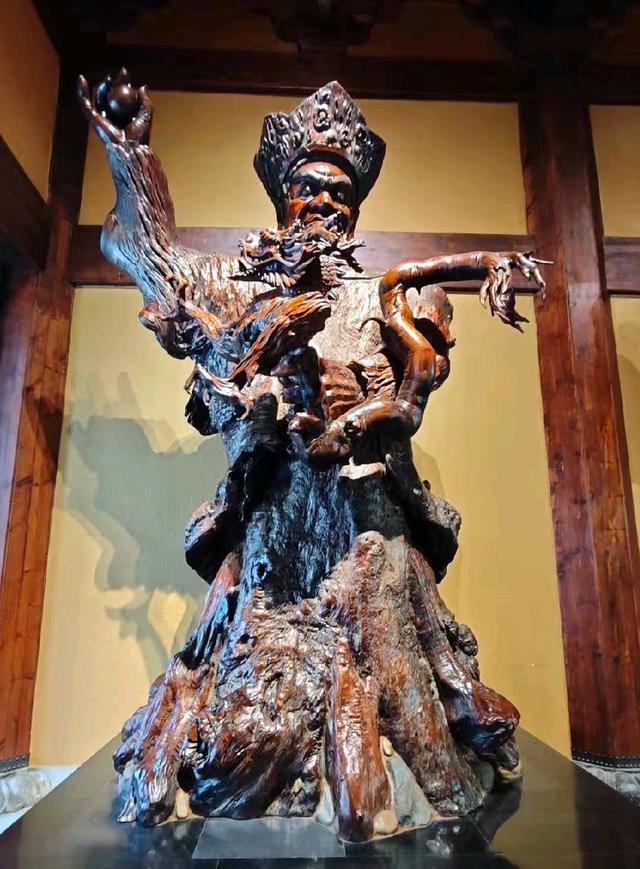 参观根宫佛国博物馆