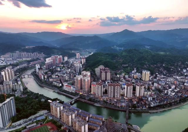 四川有座“尴尬”的城市，很多游客都会把名字念错，当地人习惯了