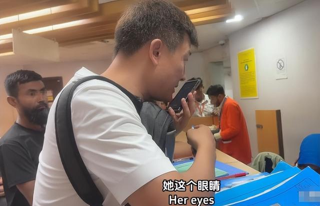 中国夫妻帮扶孟加拉贫民窟一家人，却反遭背刺威胁：不给钱不能走