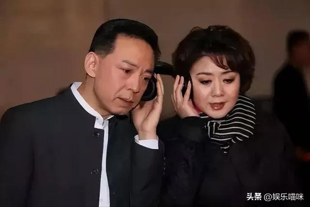 至今未婚未育，身边却有男人陪了近27年！59岁的她才是真人间清醒
