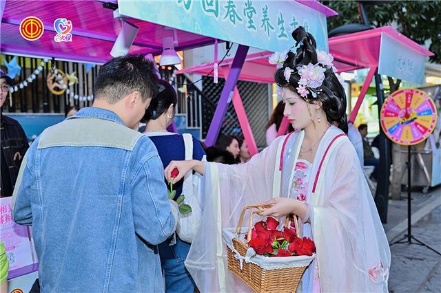 甜度爆表！才子佳人齐聚武林夜市古风寻缘