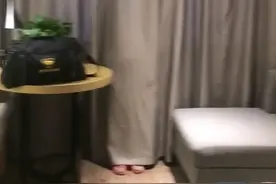 搞笑！江苏48岁大哥和媳妇报备一个人出差。网友：一屋子破绽图片