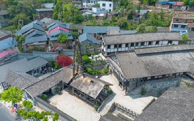 四川最“咸”的城市？因盐得名却靠恐龙出圈？这座川南小城太会玩