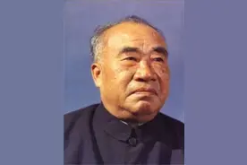 朱德作为十大元帅之首，为何授衔编号却是“004”，前3位又是谁？图片