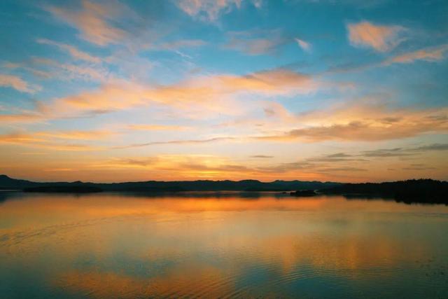 游在鹰潭｜学生搭子团秋季攻略！轻松玩转4大宝藏地「全球学子嘉游赣 奇绝鹰潭逍遥游」