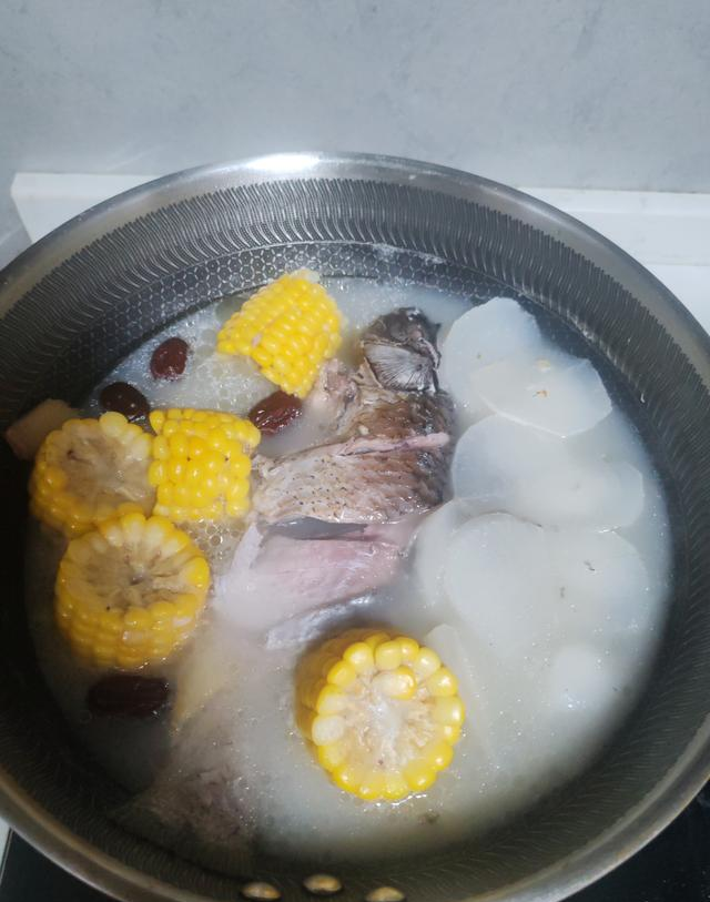 抗癌十一年，鲫鱼炖玉米白萝卜红枣汤，助力我康复