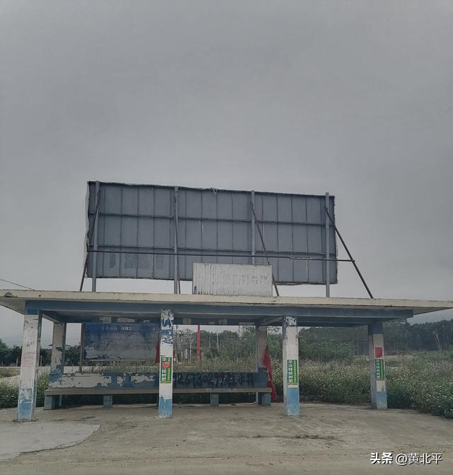 广西南宁市上林县撤销的万嘉乡，城建比镇还大为何并入巷贤了呢？