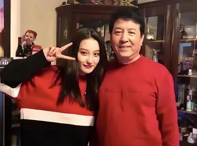 六小龄童愁嫁34岁女儿，看到真容后，男网友惊呼：“这谁敢娶”？
