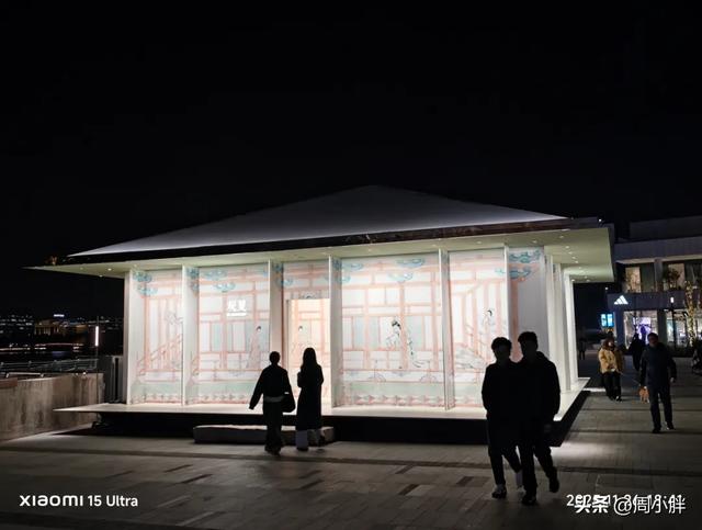 上海GateM西岸梦中心，为开封滨湖商业提供了湖畔松弛感的参考