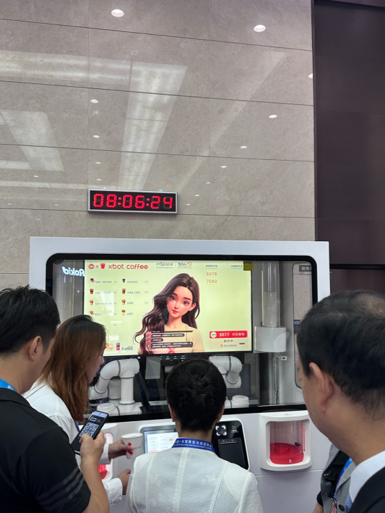 XBOT咖啡机器人闪耀东盟博览会，七机联展彰显中国机器人智造未来