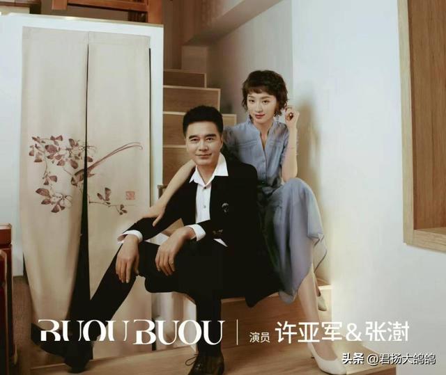 原来他是许亚军长子，神似前妻何晴，如今名校毕业已成父亲的骄傲