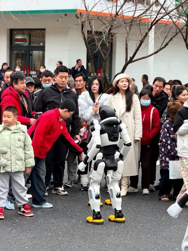 “马”跃九成宫 麟游县2026年民俗文化游展演燃爆全城