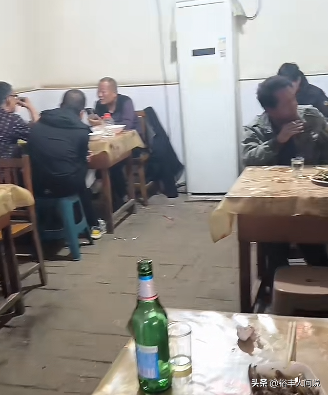 辛店油饼丸子汤老板去世！享年73岁，店内脏乱不堪，人却络绎不绝