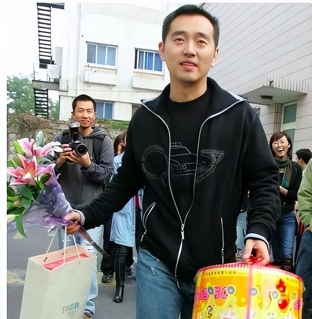 细思极恐？国乒陈年旧事：孔令辉赌场被设局，樊振东房间如何进人