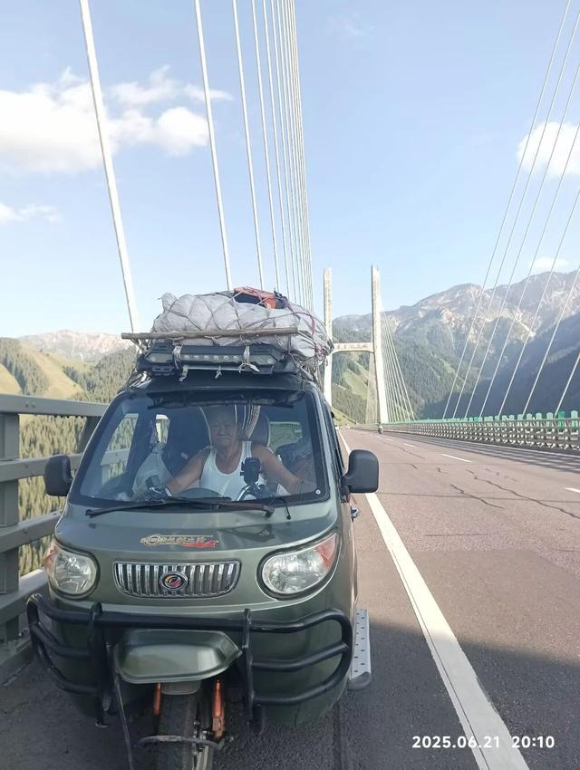祖孙三人的万里摩旅生活暂告一段落 ：“慌慌张张赶回家，就怕耽误孙子开学”