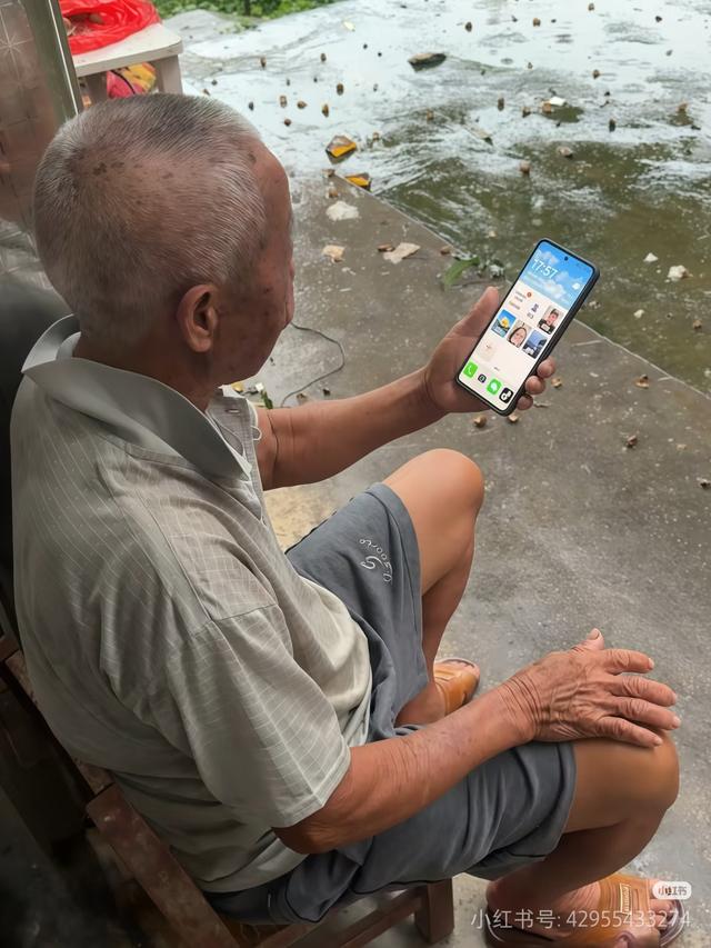 手机手电筒只能照明？它的这些隐藏功能，可能救急甚至“救命”！