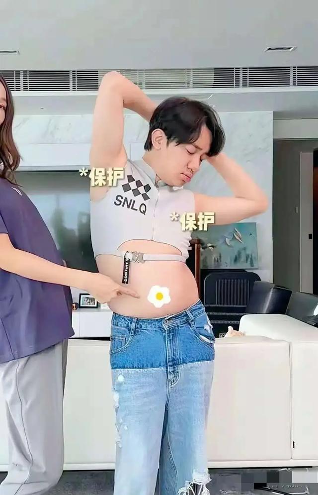 王祖蓝的裤子穿在他老婆身上秒变六分裤，夫妻俩换着穿，太搞笑了