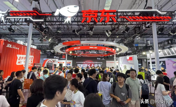 围观WRC 2025，看到了中国人形机器人的“一小步”