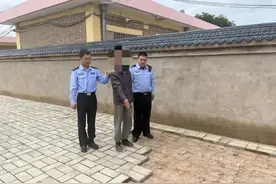 镇原公安：为铺自家院子 奇葩男子竟盗窃街道地砖图片