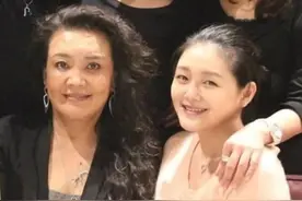 大S离世26天，张兰承认有1事隐瞒汪小菲20年，谈“离婚是缘尽了”图片