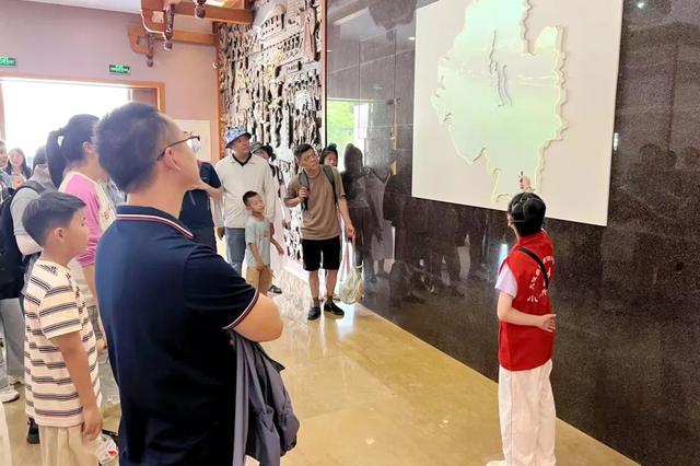 大理以 “文”迎客热度高