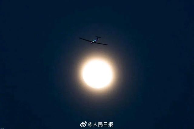 转存收藏！人民日报出图#当明月遇上国之重器#，浪漫又硬核↓↓