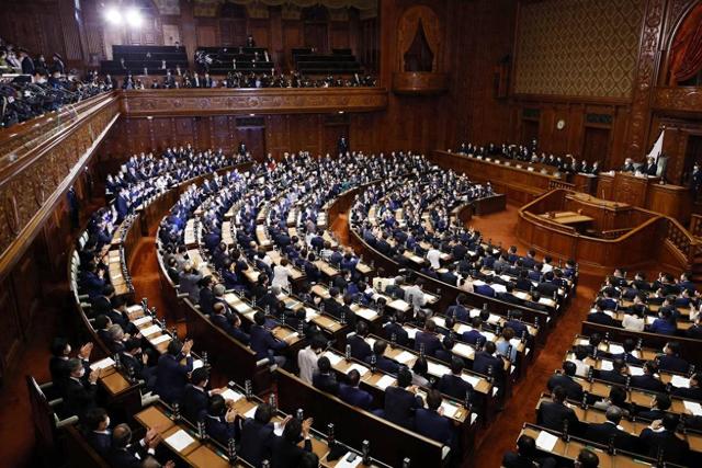 不到48小时，高市大反转，支持率飙升至92.4%，日本发生了什么？