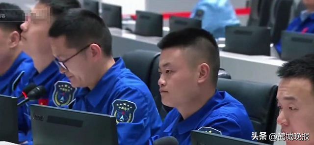 滞留太空的神舟二十号航天员，竟在舱内做出金黄酥脆的鸡翅！背后惊喜远超想象