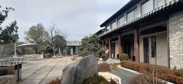 他们把废弃知青点，变成武当最美的“道隐山居”