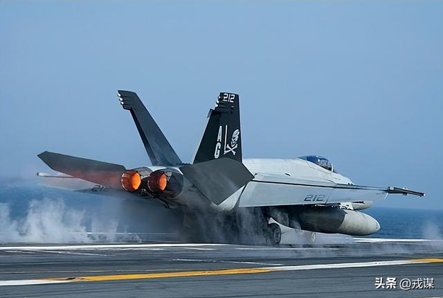 美军在南海耀武扬威，但30分钟内2架军机坠毁！中方愿出手相助