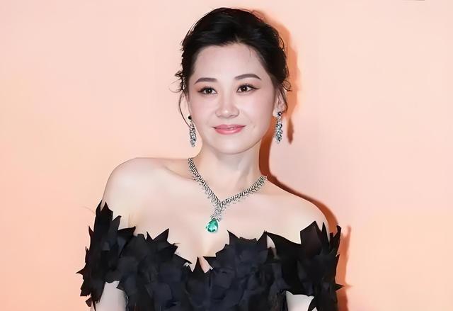她一生 “风流成性、老少通吃”，撩汉无数，现如今56岁却依旧单身