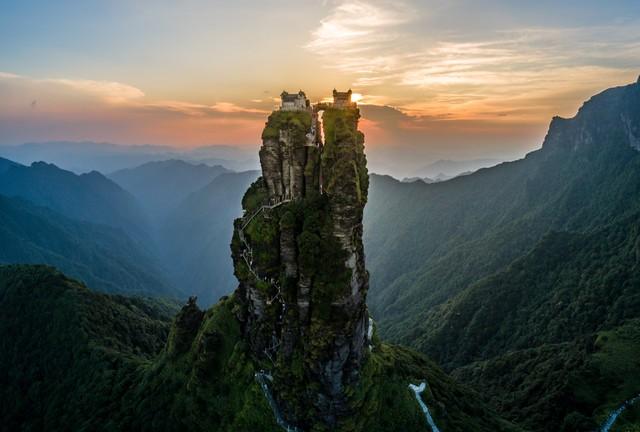 贵州10大自然景点和10大人文景点，去过10个算合格，你去过几个？