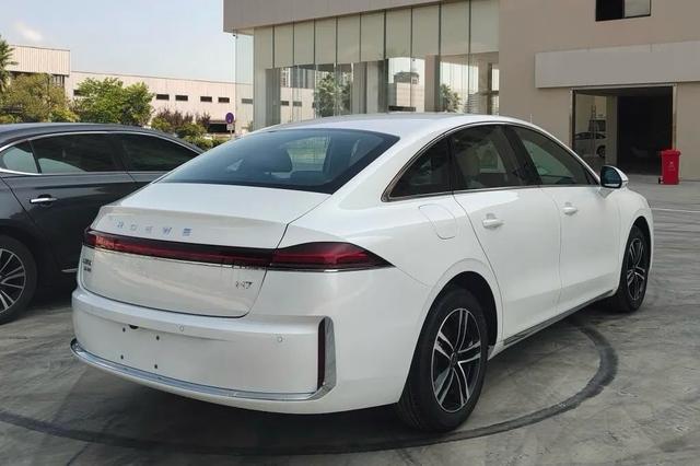开惯了油车，再开荣威M7 DMH，憋了一肚子话要说