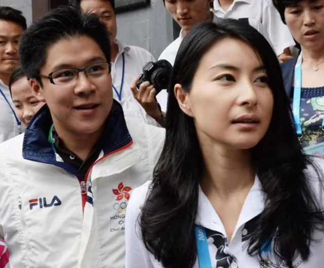 三连升！霍启刚官宣喜讯，新身份给郭晶晶长脸，让李嘉诚不敢吭声