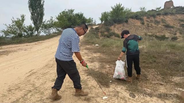 赛后无痕清理，践行绿色徒步——榆林首届长城（沙漠）重装徒步赛彰显环保担当