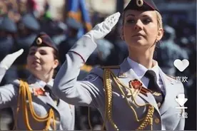 俄罗斯女兵多英姿图片