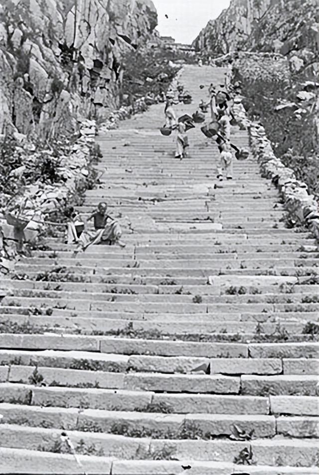 120 年前的泰山老照片，原来百年前的登山路是这样的！
