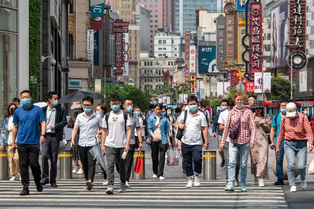 第一批来华免签的外国人，尝过中国大餐，回国已经吃不下白人饭了