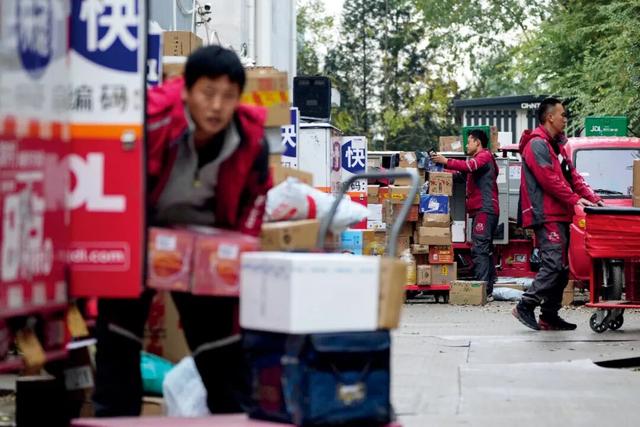 大闸蟹旺季，这些巨头拼了